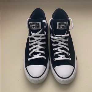 Hightop converse all stars.